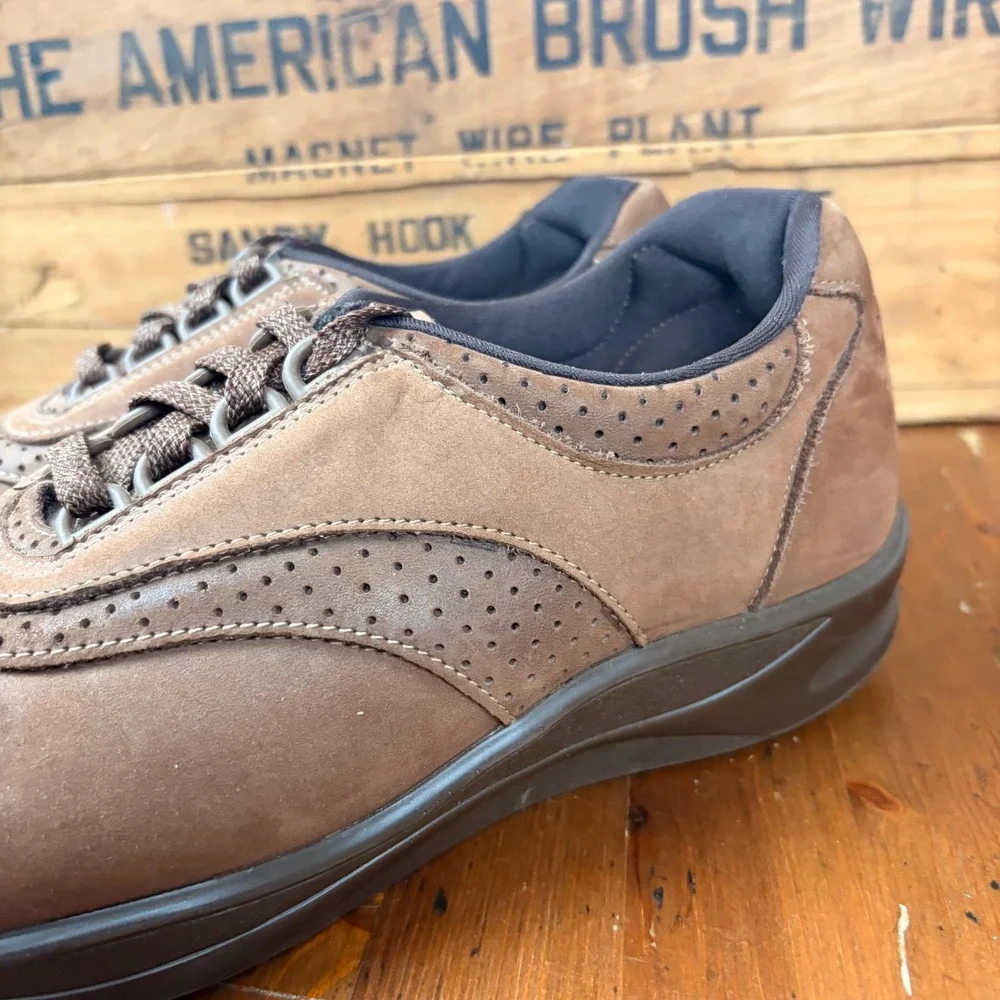 SAS Walk Easy Brown Nubuck‎ Leather Walking Shoes Womens 7W Made in USA Comfort